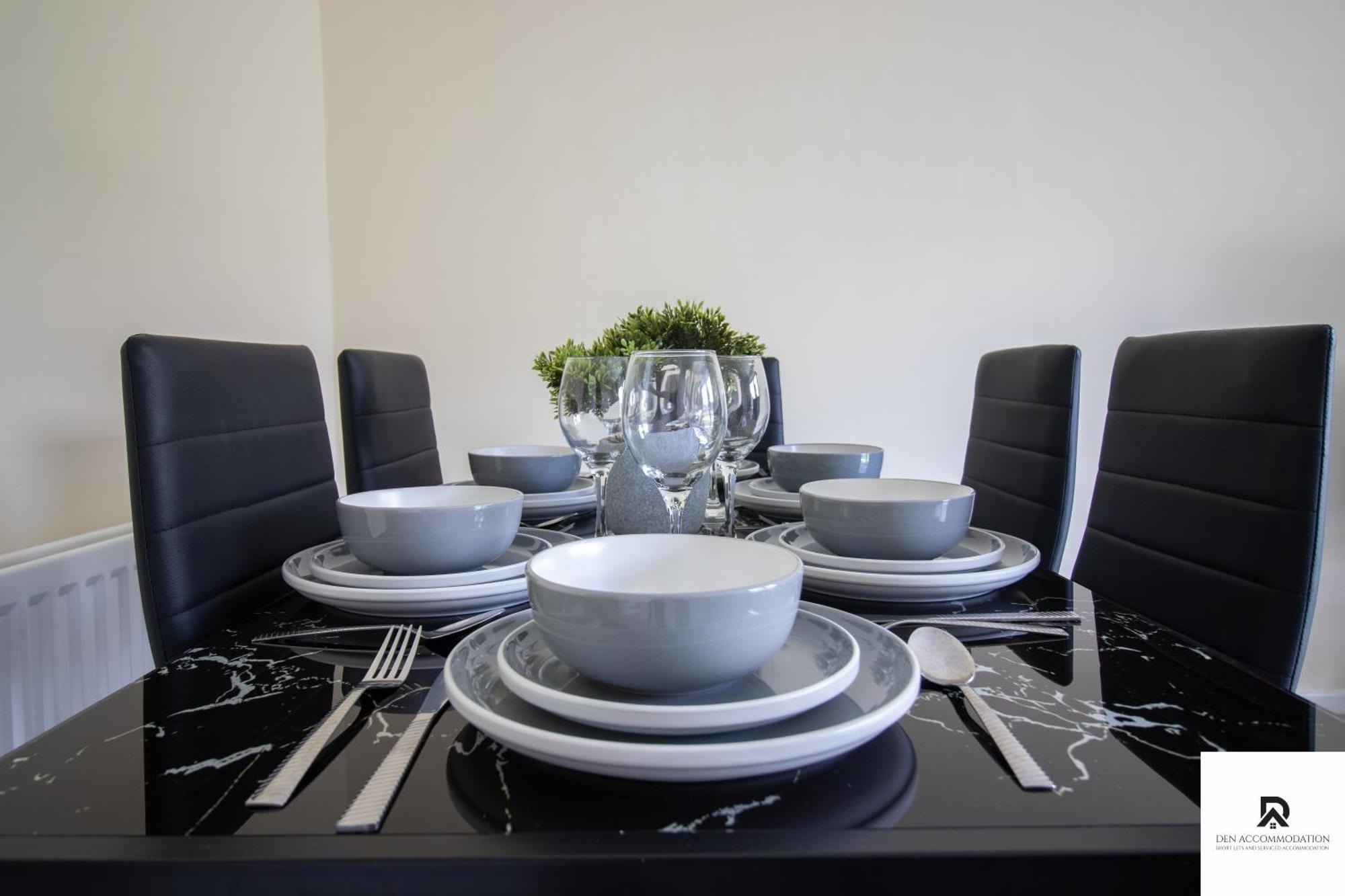 Newly Launched Two Bedroom House By Den Accommodation Short Lets & Serviced Accommodation With Garden Лондон Экстерьер фото
