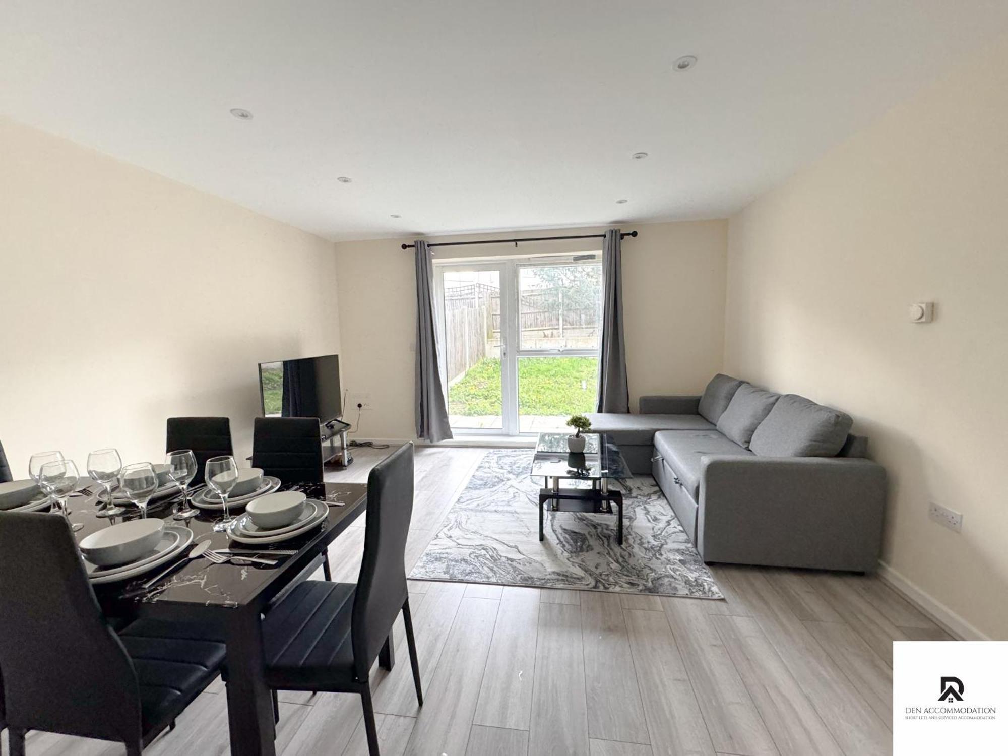 Newly Launched Two Bedroom House By Den Accommodation Short Lets & Serviced Accommodation With Garden Лондон Экстерьер фото