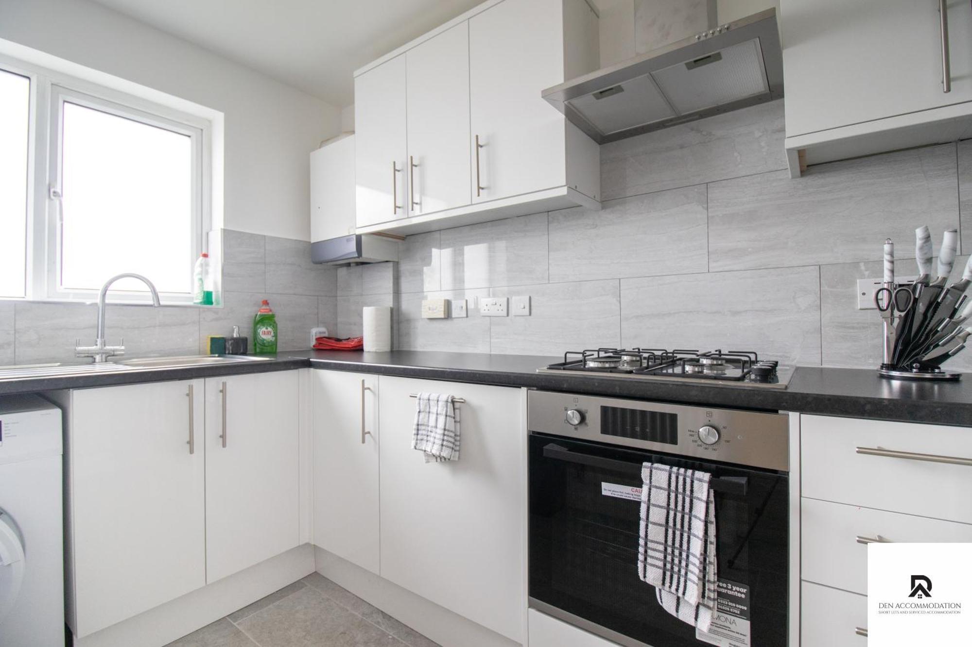 Newly Launched Two Bedroom House By Den Accommodation Short Lets & Serviced Accommodation With Garden Лондон Экстерьер фото