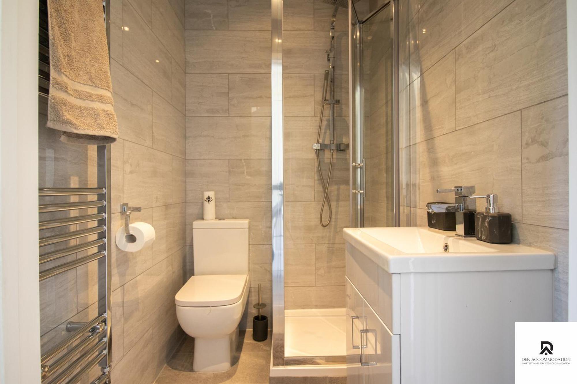 Newly Launched Two Bedroom House By Den Accommodation Short Lets & Serviced Accommodation With Garden Лондон Экстерьер фото